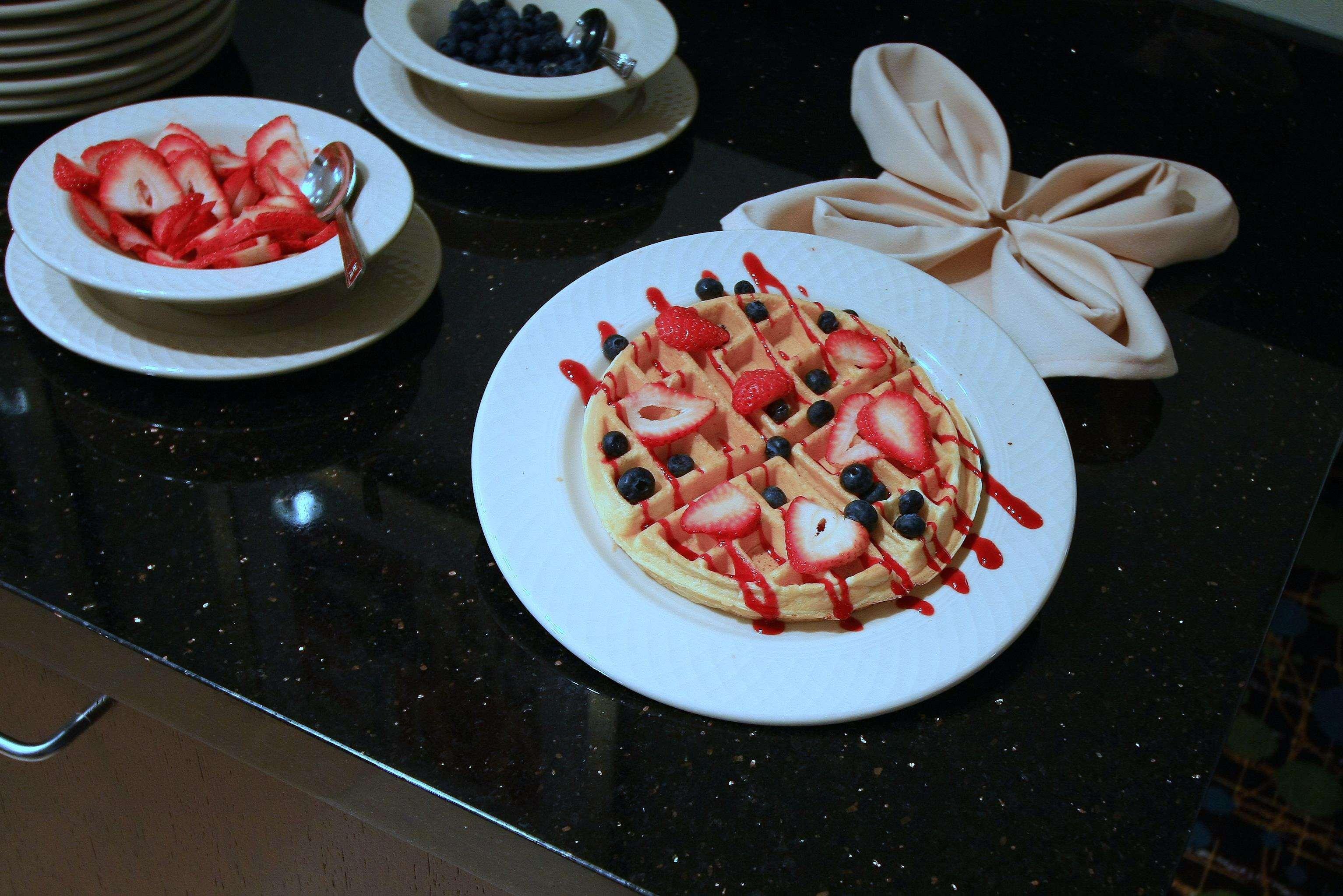 Hilton Garden Inn Bethesda Downtown Ресторан фото