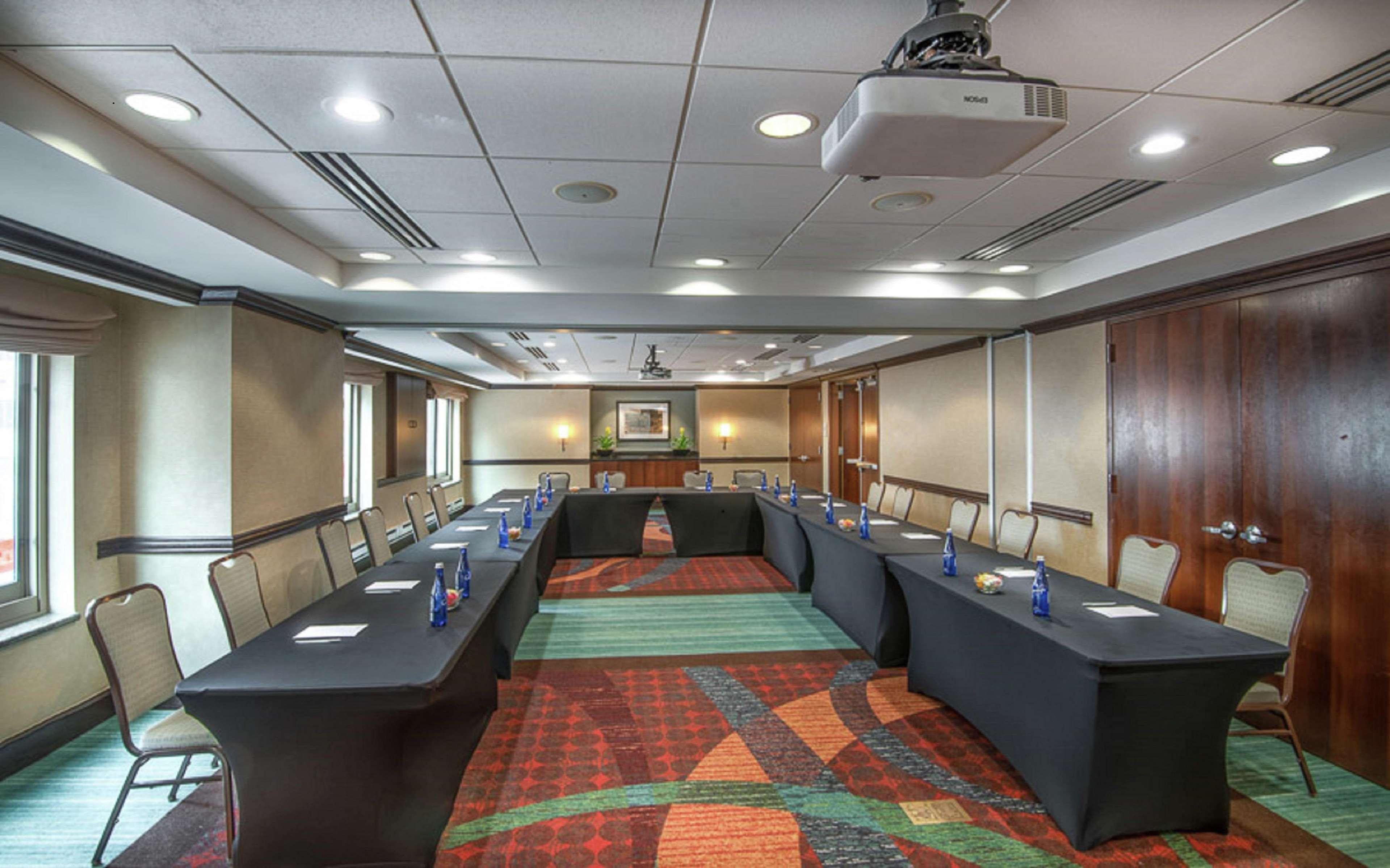 Hilton Garden Inn Bethesda Downtown Екстер'єр фото