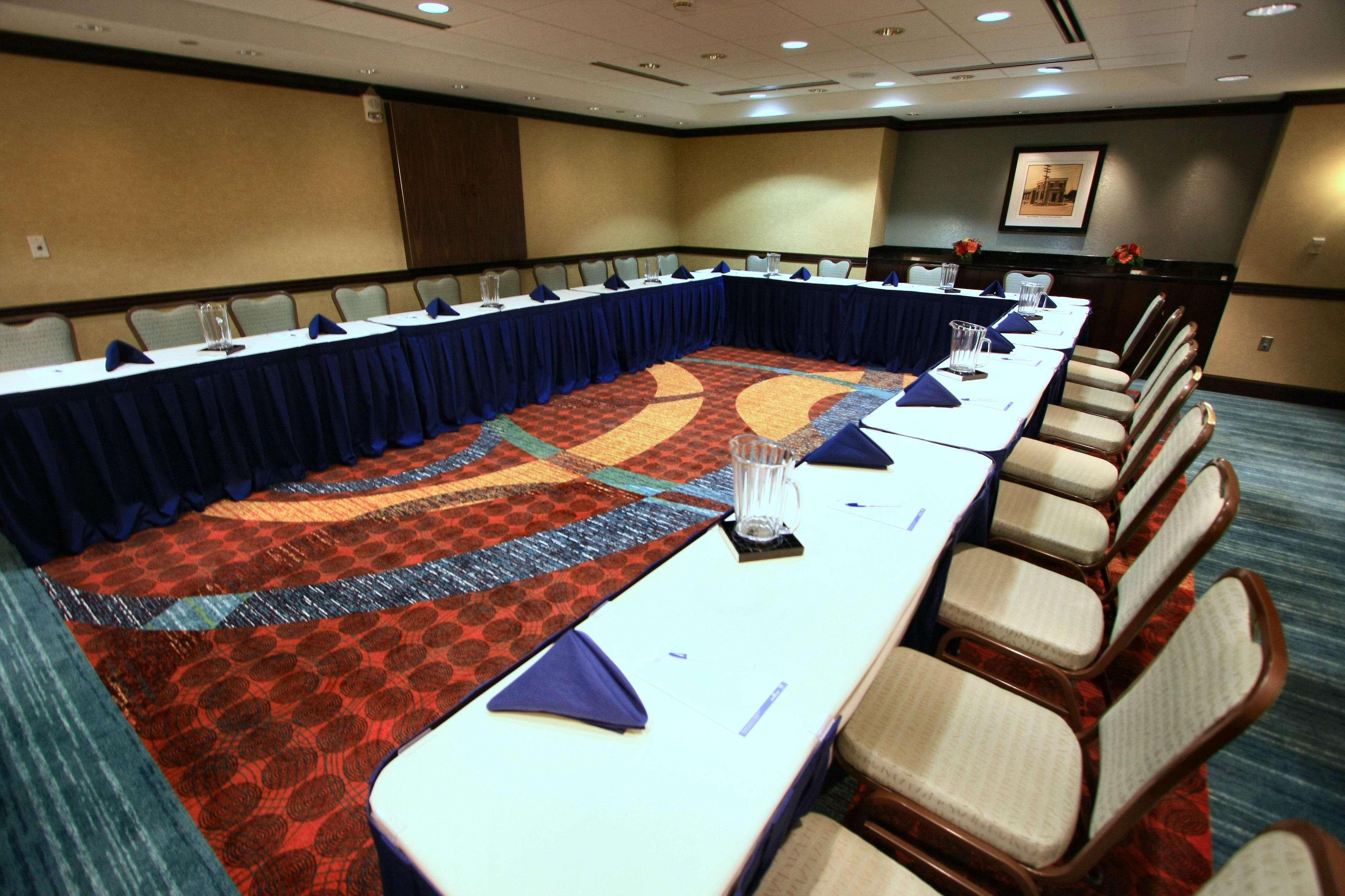 Hilton Garden Inn Bethesda Downtown Екстер'єр фото