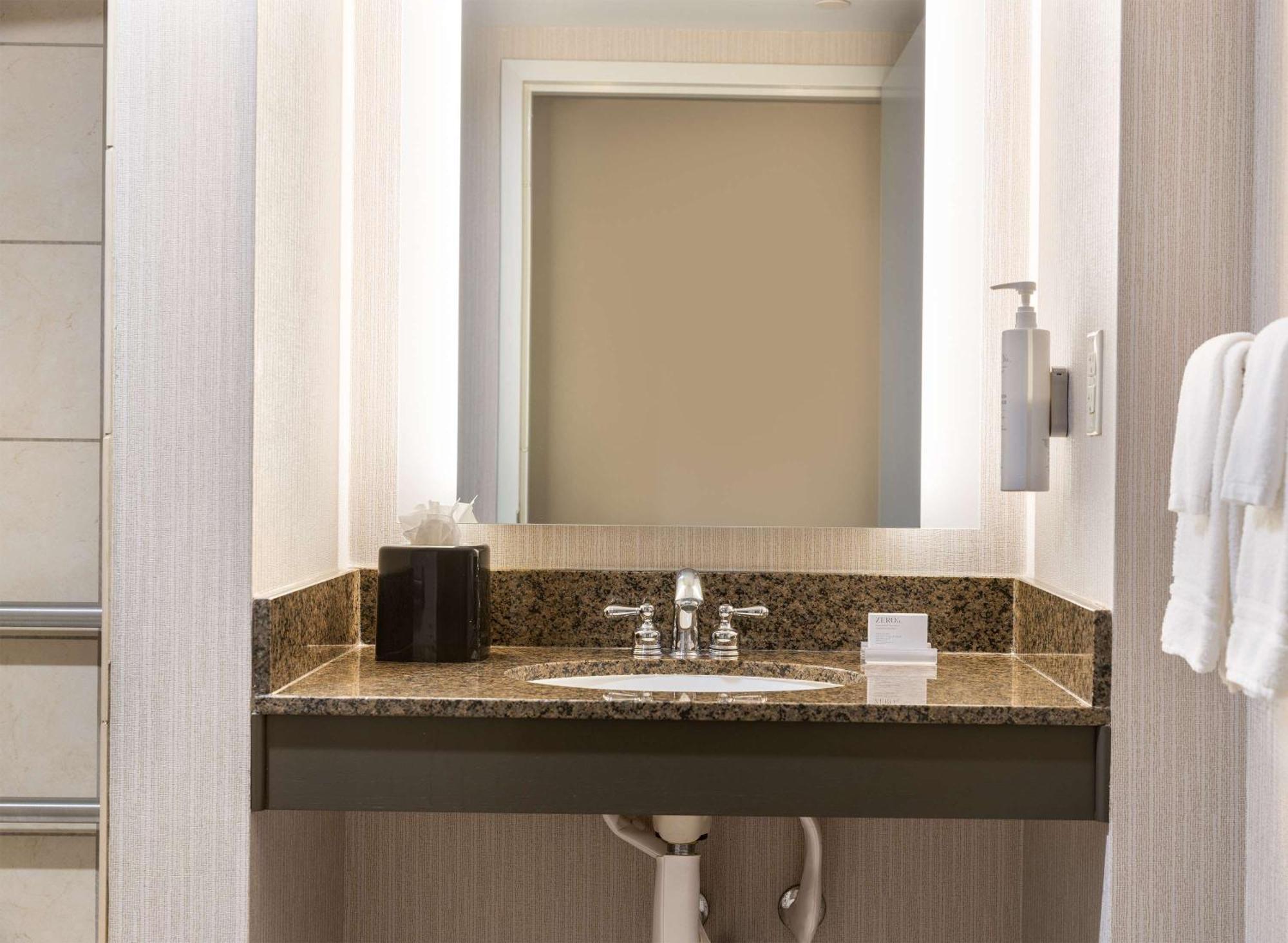 Hilton Garden Inn Bethesda Downtown Екстер'єр фото