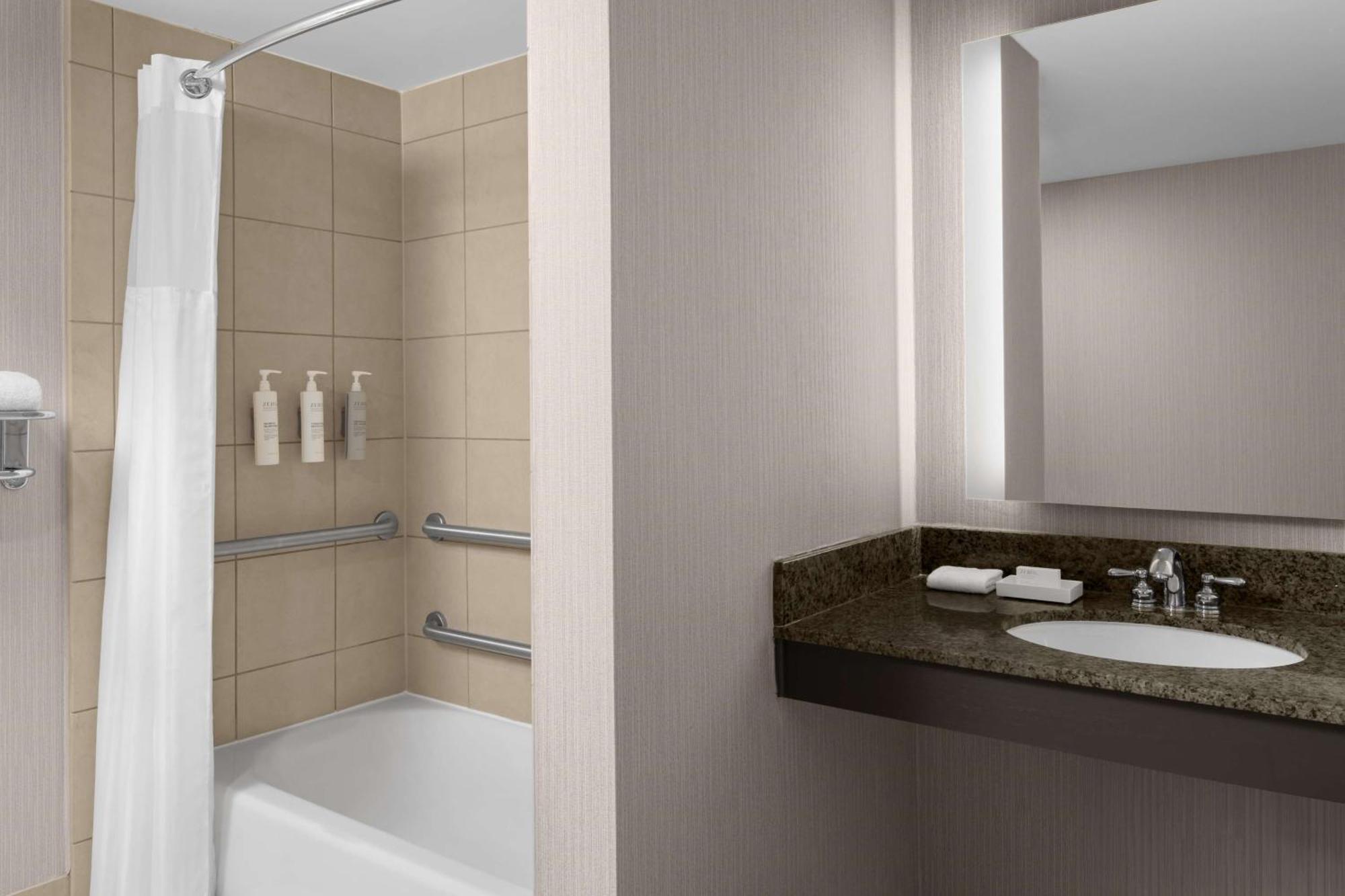 Hilton Garden Inn Bethesda Downtown Екстер'єр фото